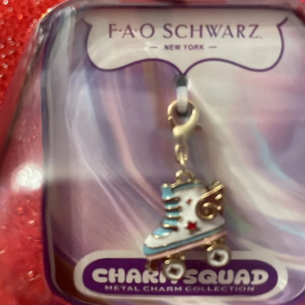 FAO Schwarz Metal Dangle Charm roller Skate Gold Lobster Closure